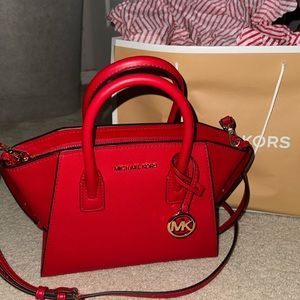 NWT Michael Kors “Avril” - Small crossbody/satchel
